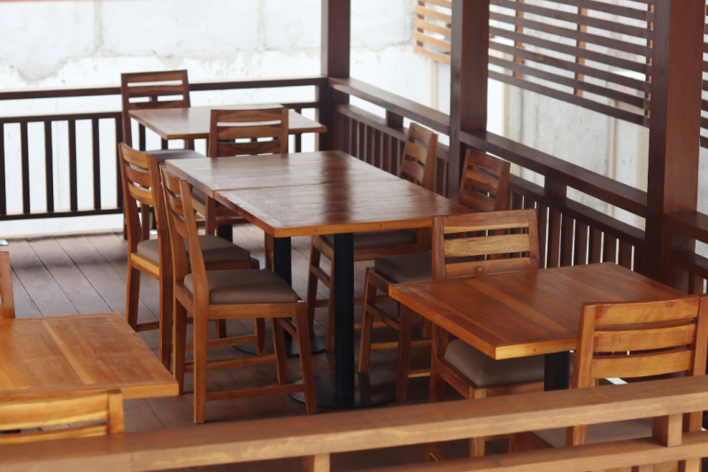 Mesas de Madeira de Bar: Estilos, Vantagens e Dicas de Escolha